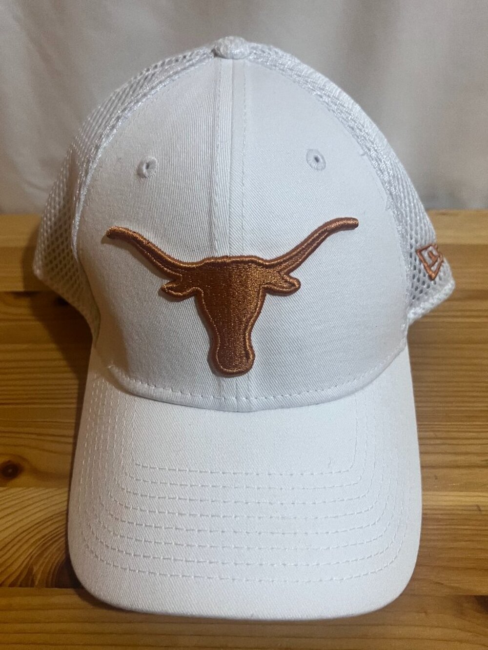 New Era Texas Longhorns 39THIRTY Fitted Hat Cap Size Large/XL White Used Good Co